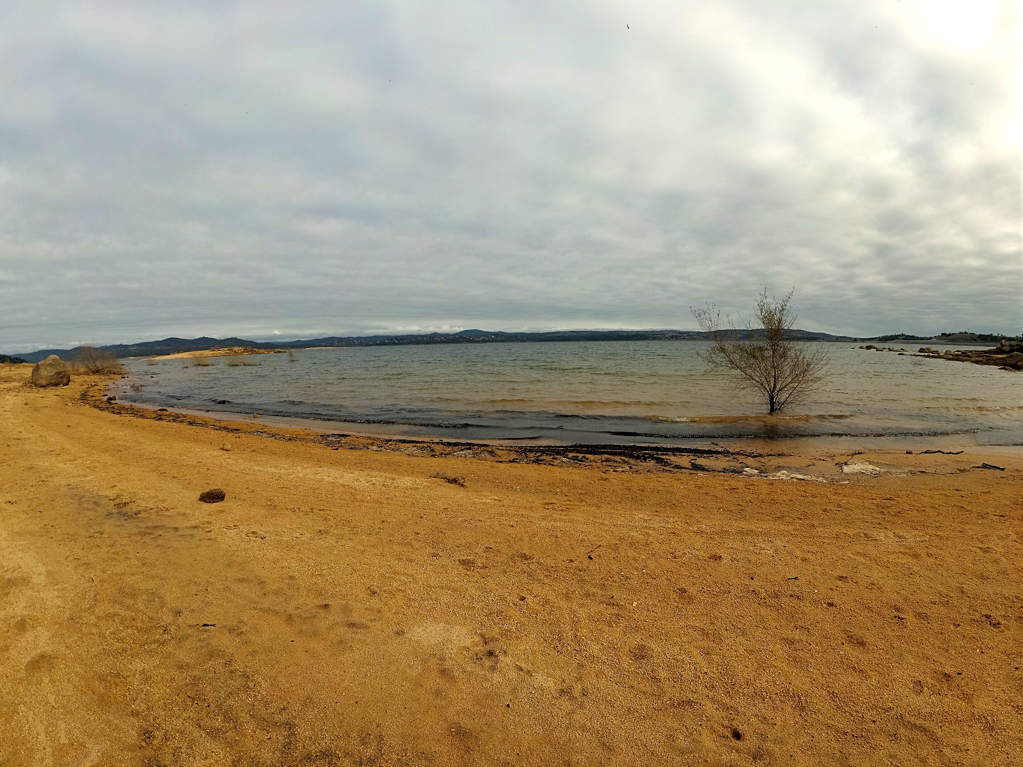 YIAC0698-beach-lake-the-rain-today.#122.jpg