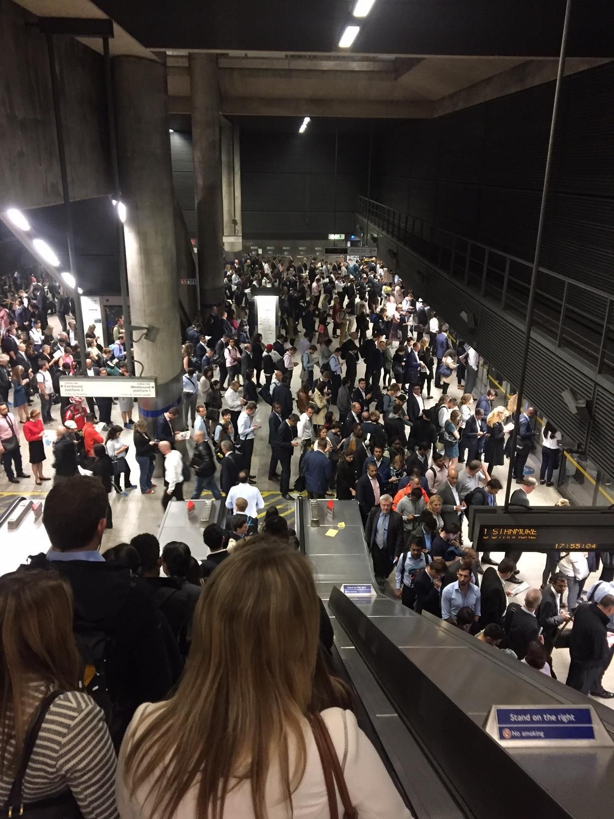 tube canary wharf.jpg