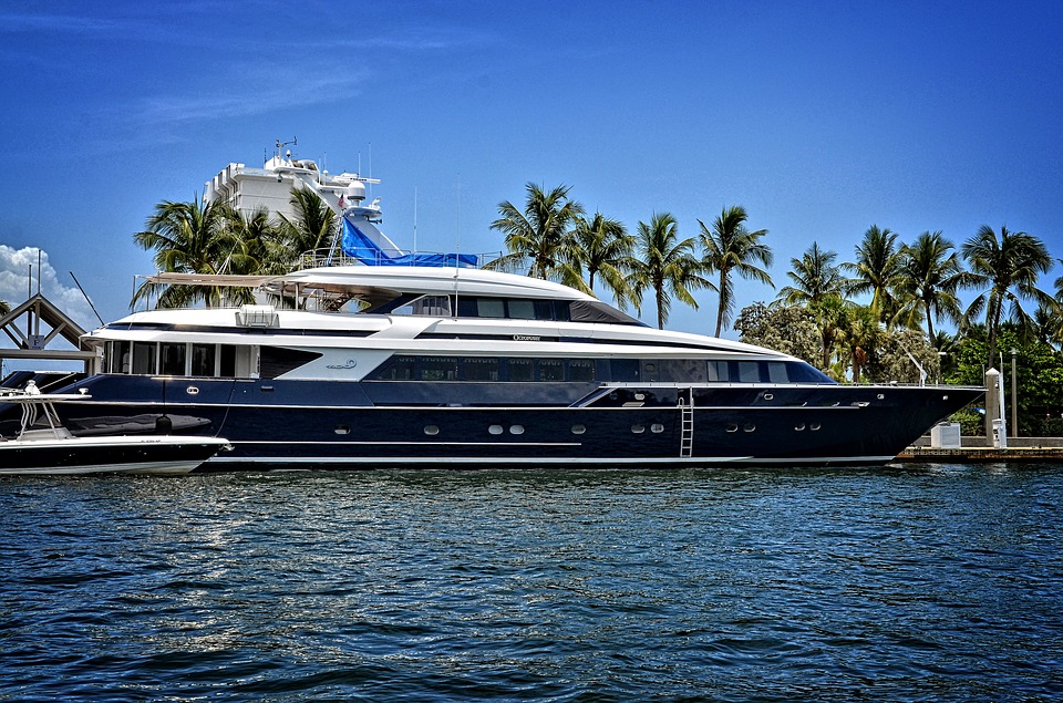 yacht-1604478_960_720.jpg