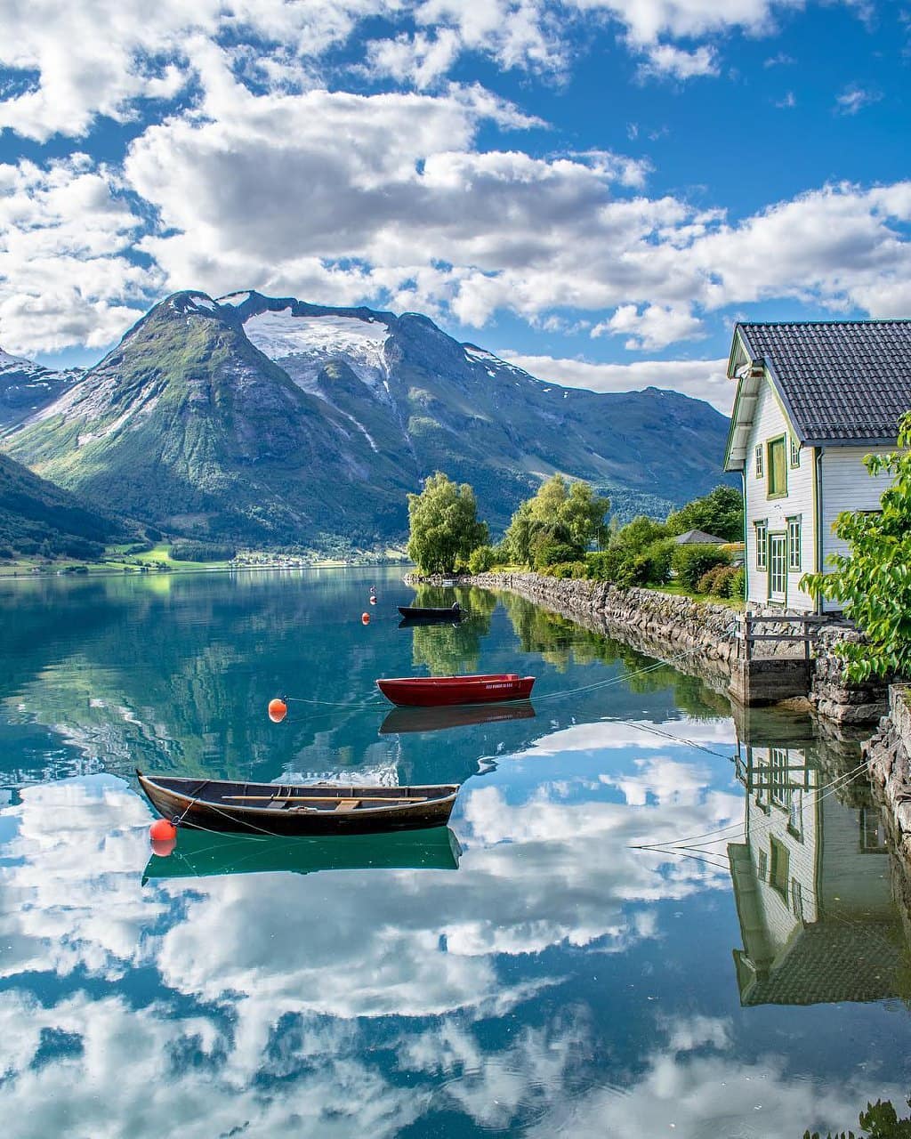 Hjelle, Oppstryn, Norway.jpg