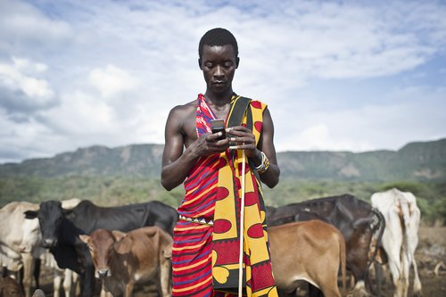kenyan_farmer_phone.jpg