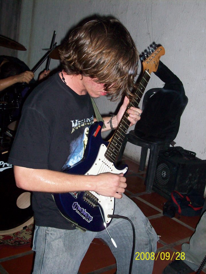 Julio Guitarra02.jpg