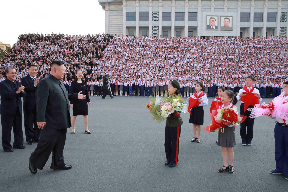 kim-jong-un-and-flowers.jpg