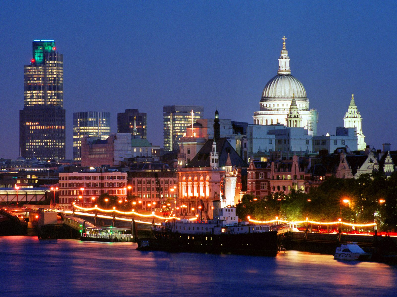 london by night