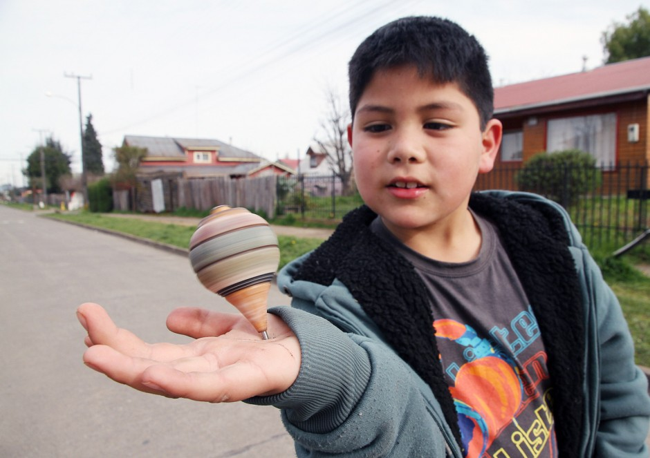 InfantiaN - Infancia El trompo, juego de la calle