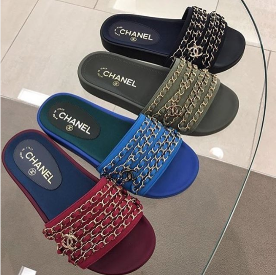 Chanel-Mule-Pool-Slides-2.png