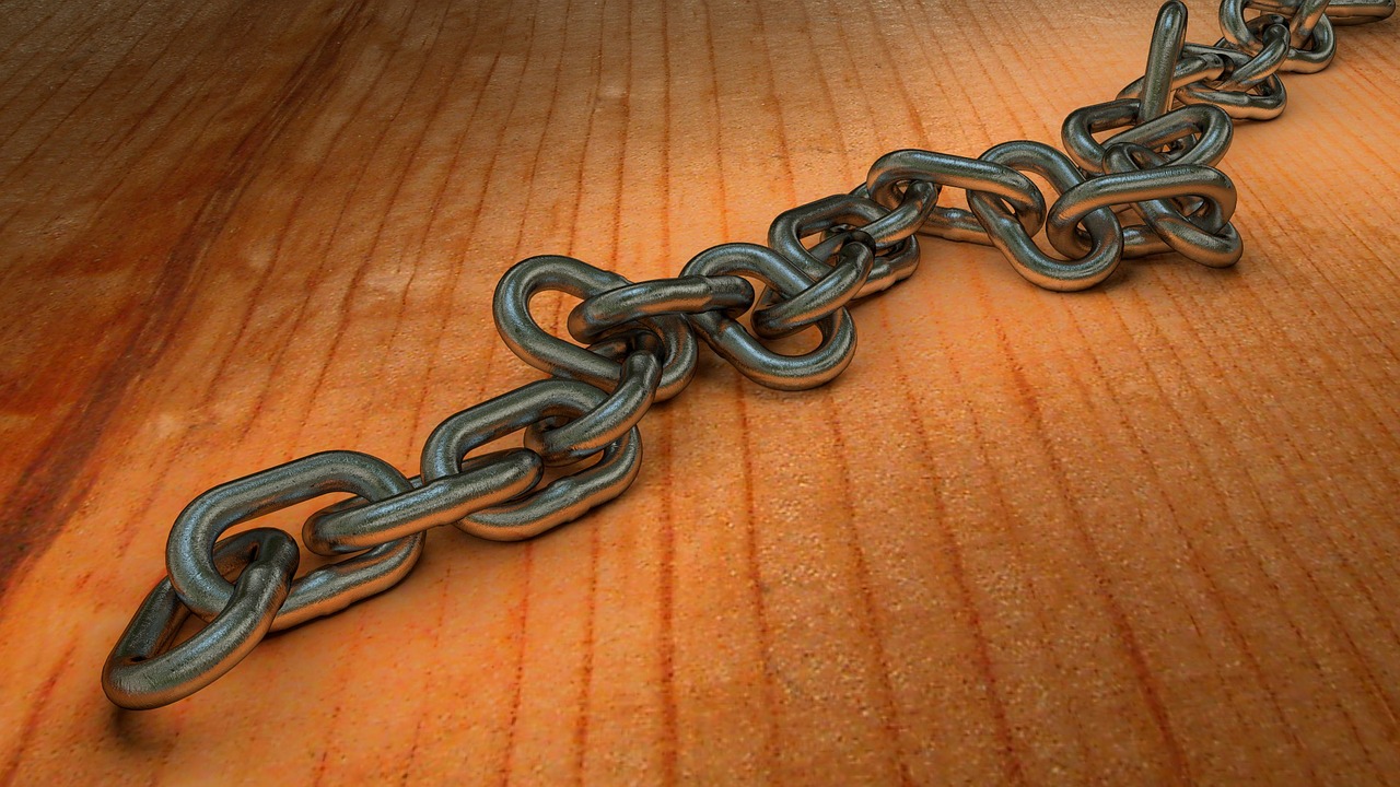 chain-257490_1280.jpg