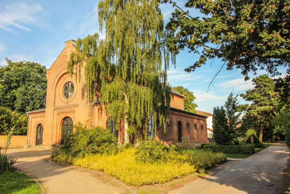 Friedhof-Kopenhagen-Kirche.jpg