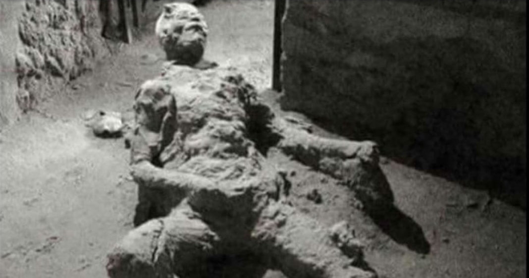 This-Image-Of-A-Man-Preserved-At-Pompeii-Has-Gone-Viral-For-Obvious-Reasons-1068x561.jpg