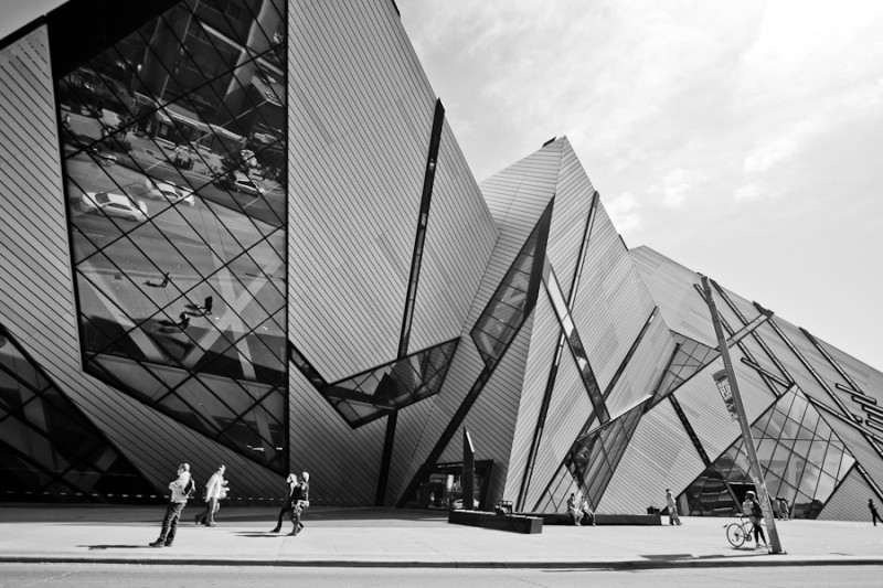 Royal-Ontario-Musuem-ROM-Black-and-White-Toronto-800x533.jpg