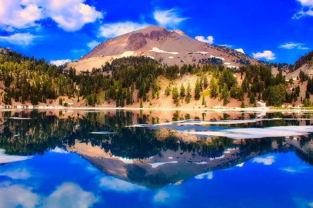 lassen-volcanic-national-park-2707438_640.jpg