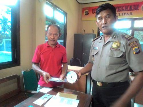 awas-42-desa-di-9-kecamatan-gunungkidul-terima-paket-dvd-komunis-uXljAqJ2Mi.jpg