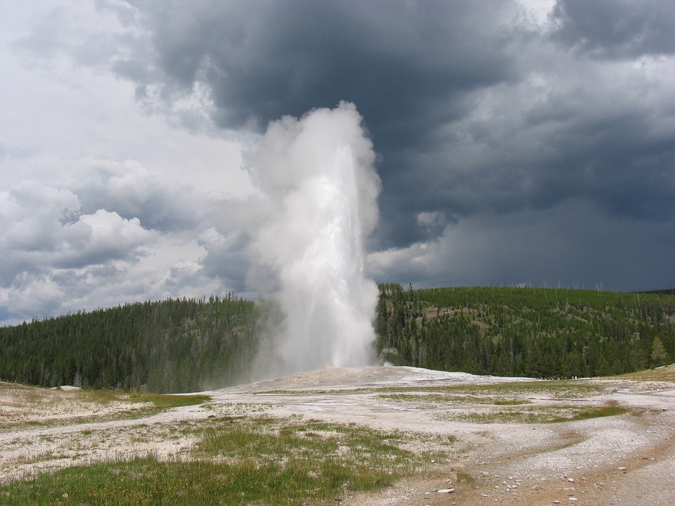 geyser-1900303_960_720.jpg