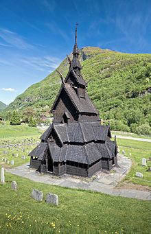 Borgund_Stave_Church_in_Lærdalen,_2013_June.jpg