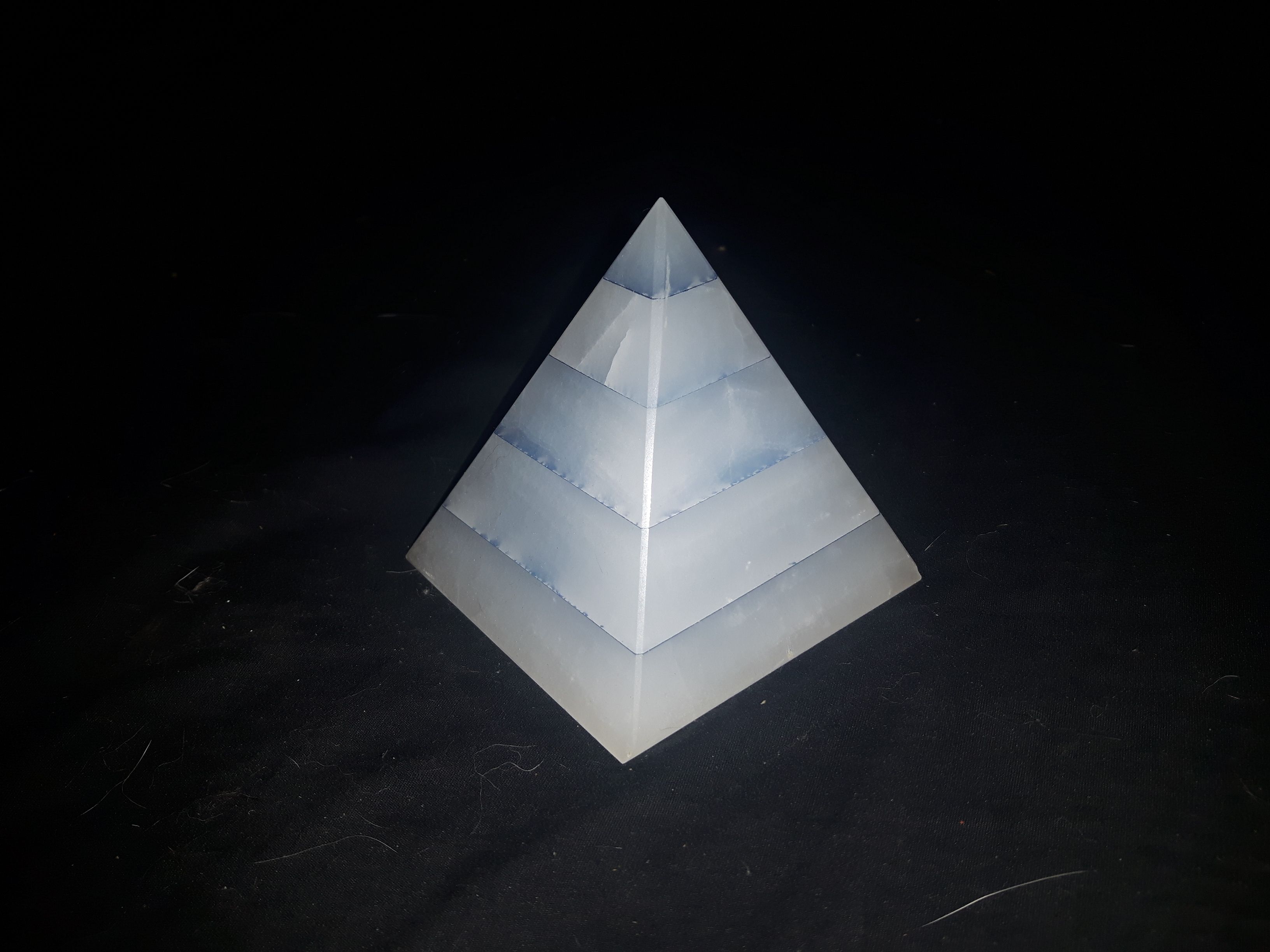 Pyramid001.jpg