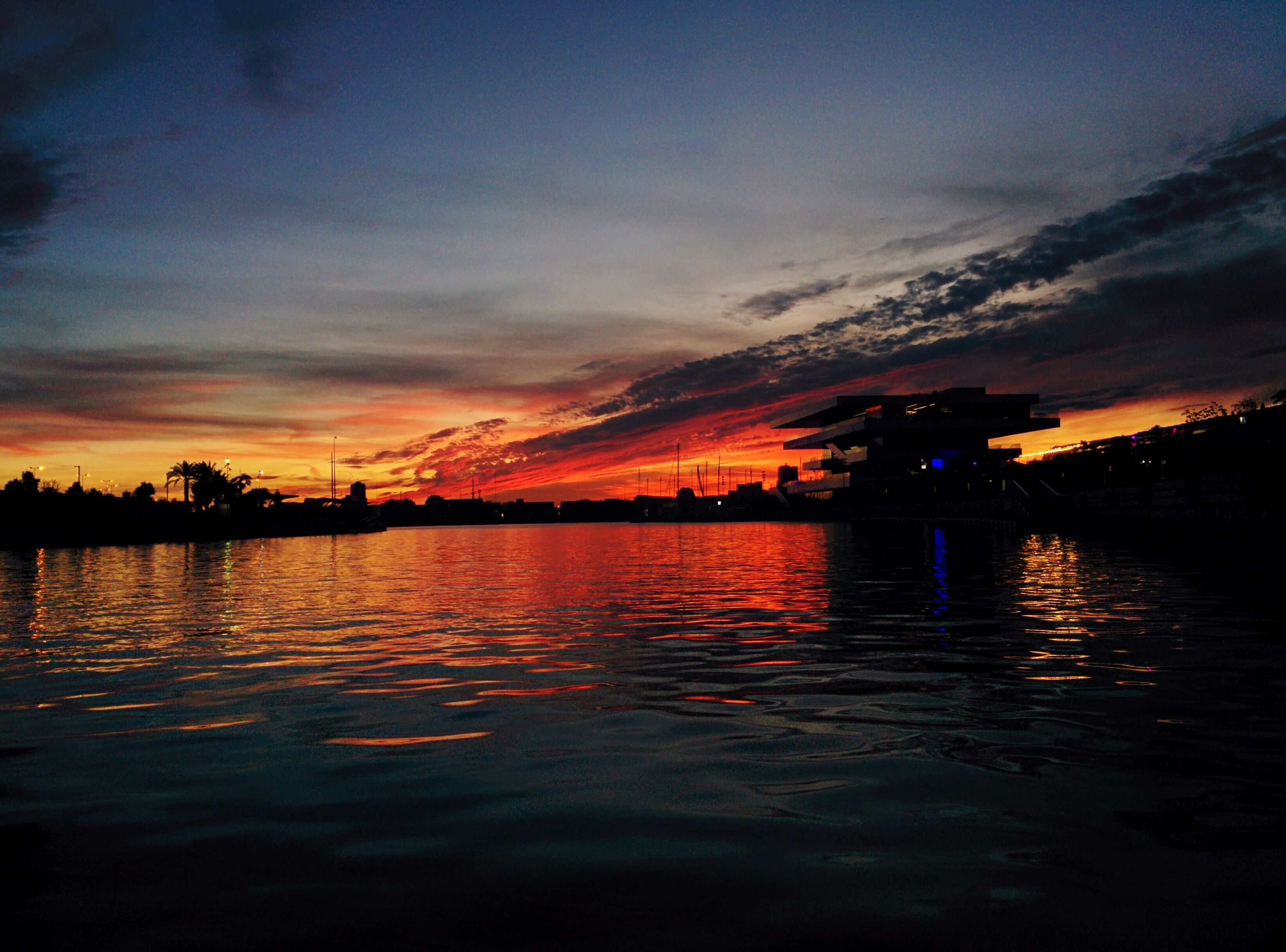 atardecer-valencia-puerto-puesta-de-sol-cielo-rojo-nubes-precioso-bello-steemit-trenz-fotografia_11.jpg