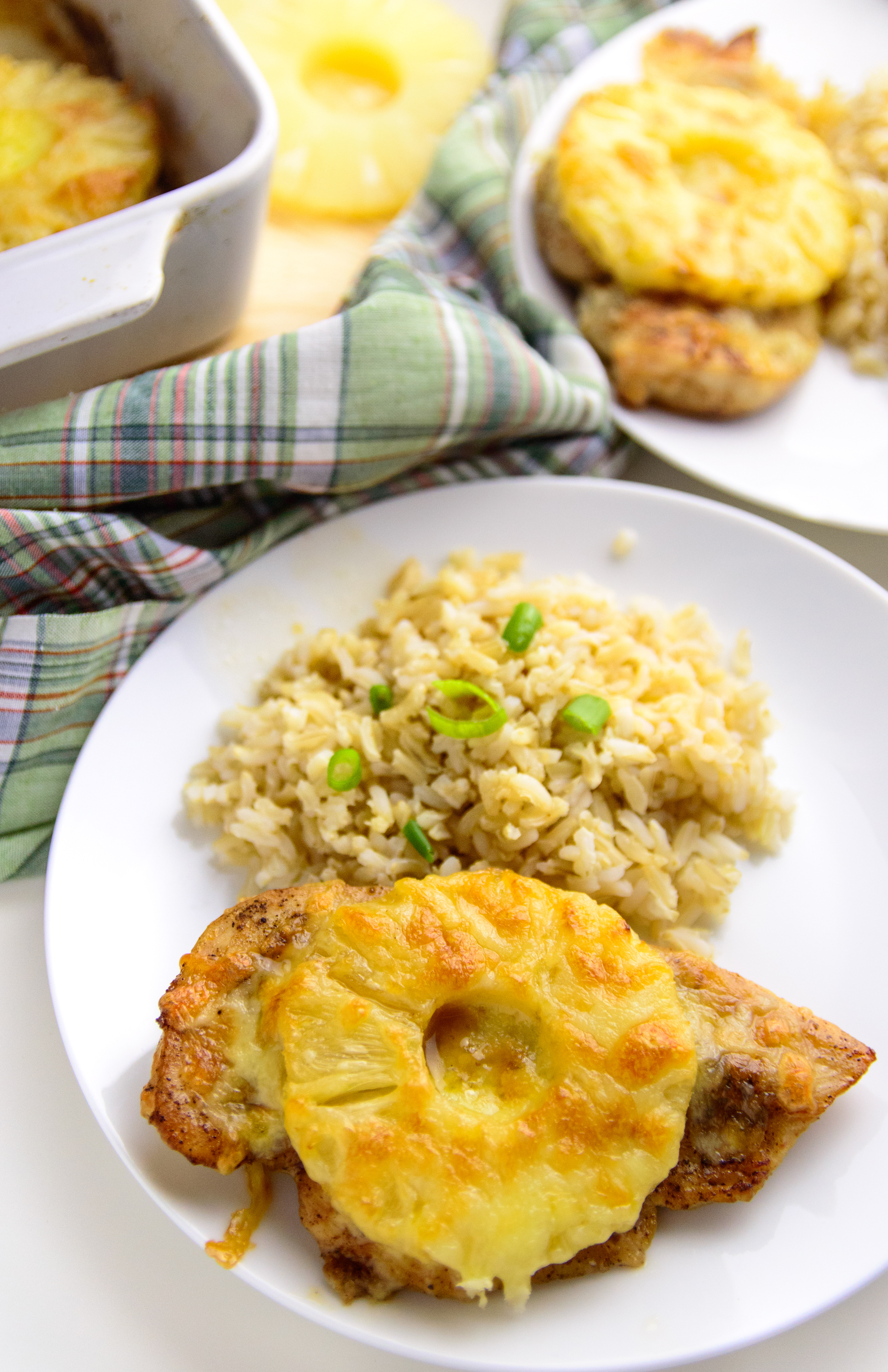 Куриное филе с ананасами. Гарнир к курице с ананасами. Курица. Курица с ананасами. Курица с ананасами и сыром.