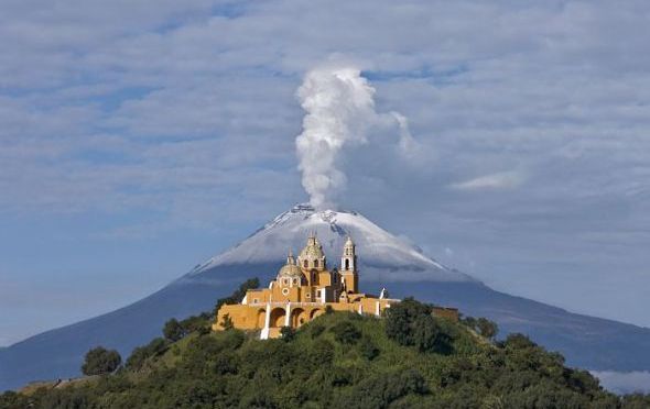 piramide-cholula-popocatepetl-mexico.jpg