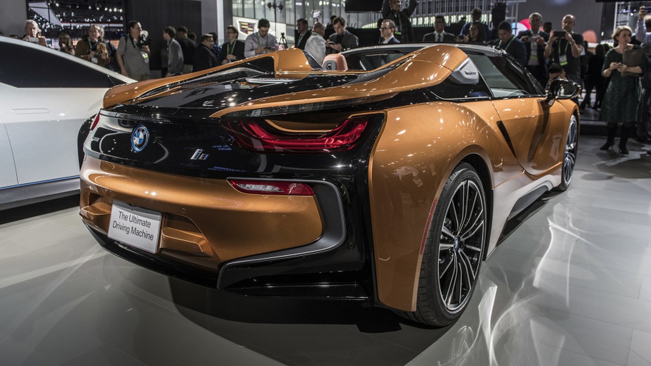 04-2019-bmw-i8-roadster-la-1.jpg