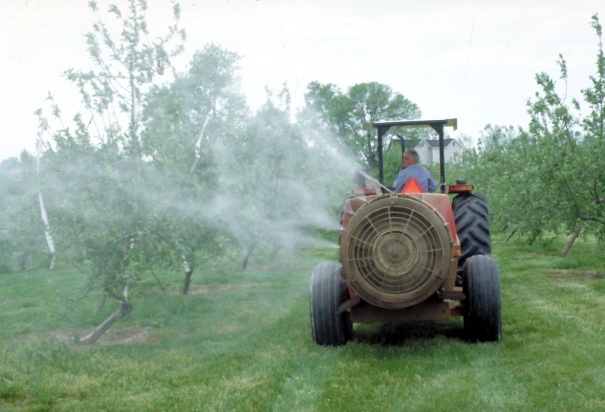 pesticide_sprayer_hartman_apple-spraying_orchard_-_haney_s_sprayer-jpg.jpeg