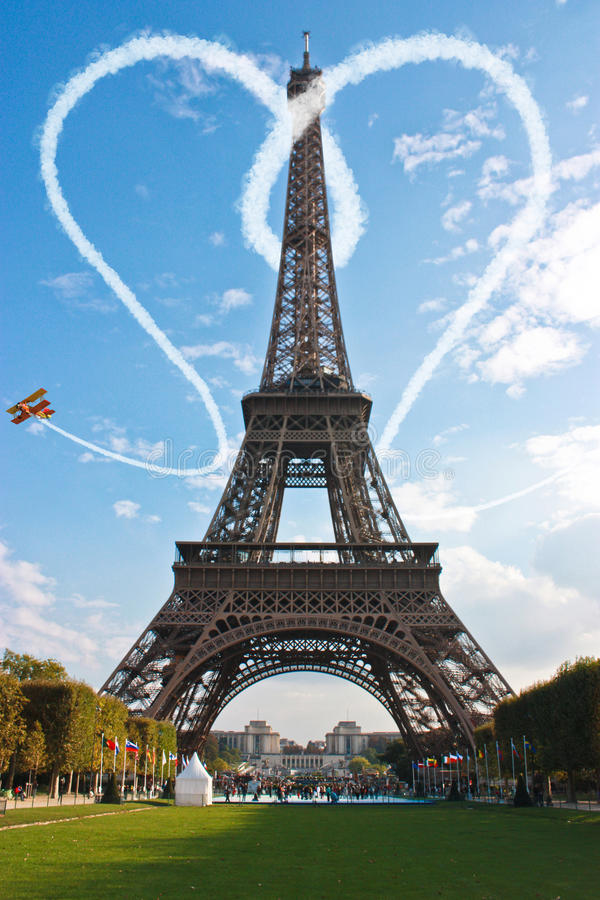 paris-eiffel-tower-love-concept-valentineâ€™s-day-49088862.jpg