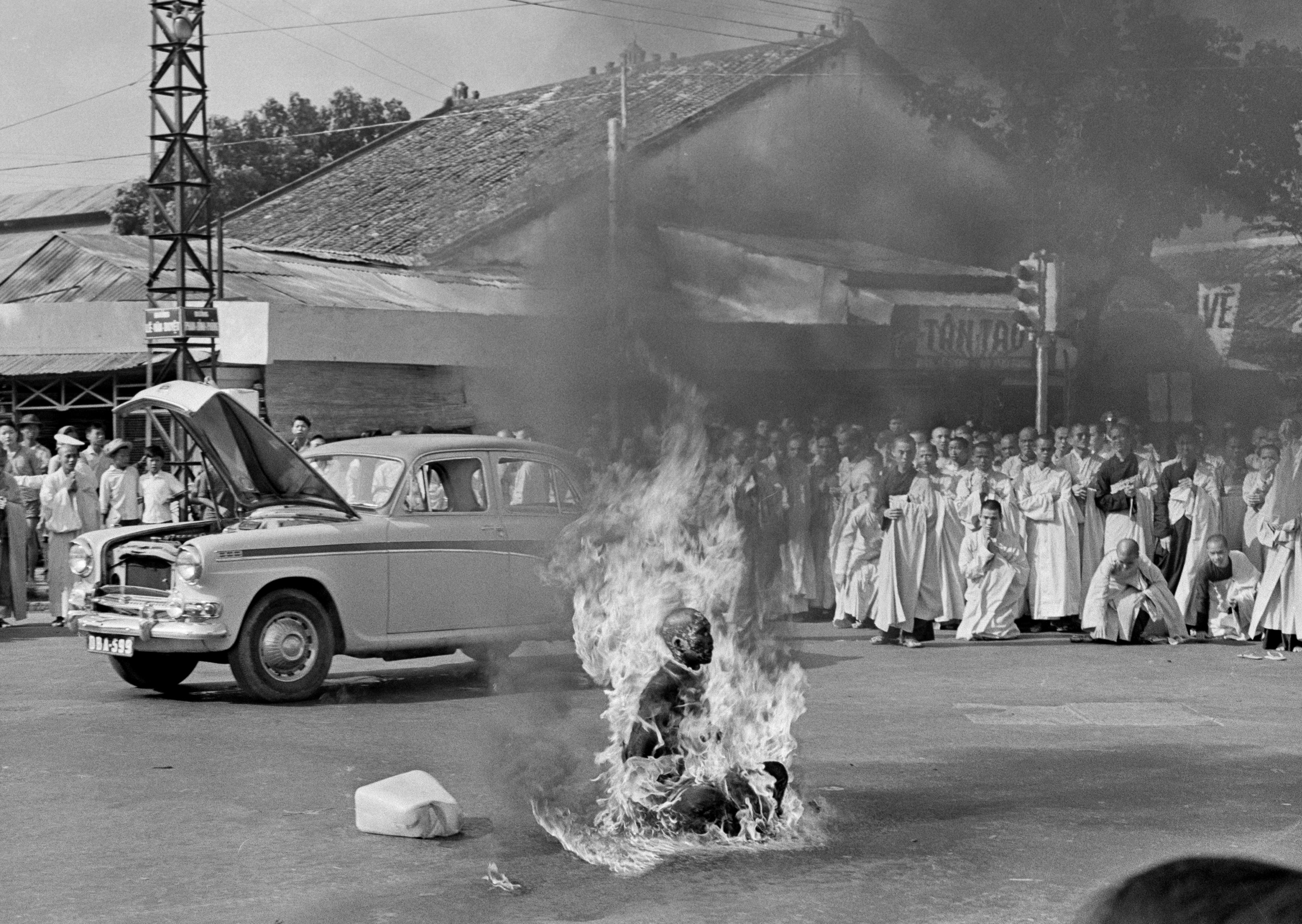 11-2-vietnam-monk-protest.jpg