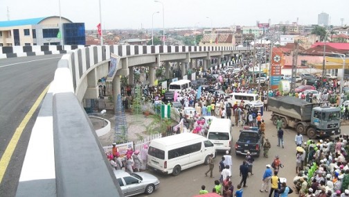 crowd-under-the-Mokola-Flyover-just-commissioned-504x284.jpg