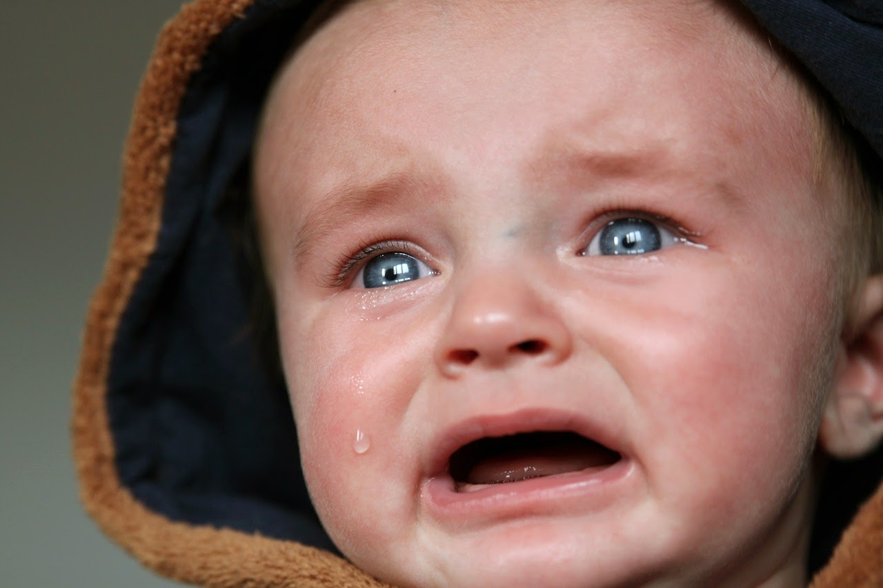 Cuando el bebé llora, ¿Cómo deben reaccionar los padres.jpg
