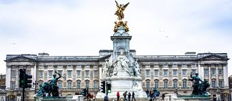 London- Buckingham Palace.jpg