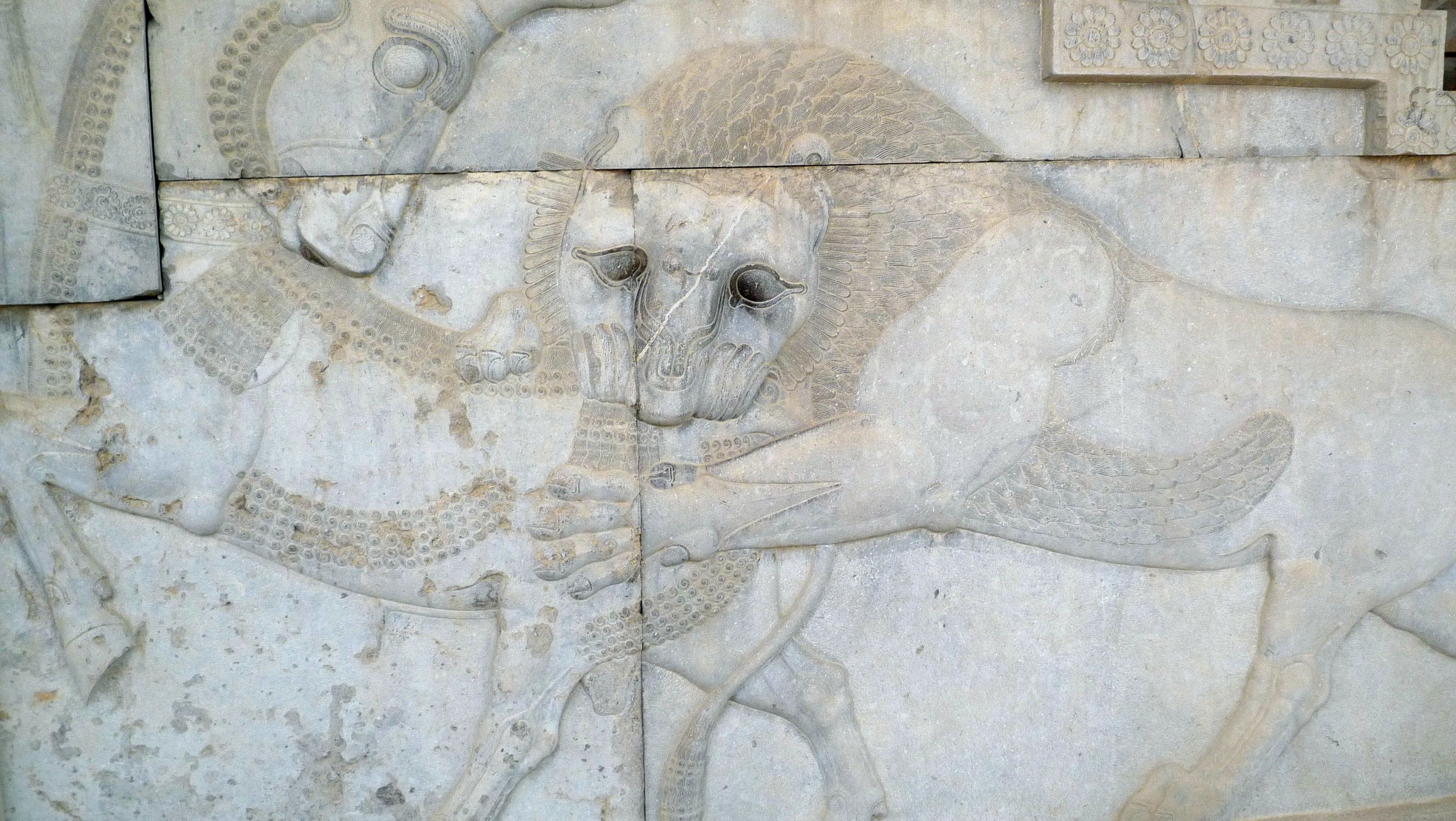 Iran 2009 January Lion atacking bull common theme.jpg