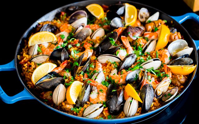 chicken-and-seafood-paella-1.jpg