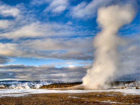 old-faithful-yellowstone-national-park.jpg