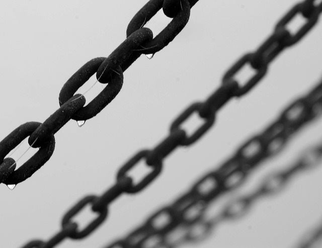 chain-2130988_640.jpg