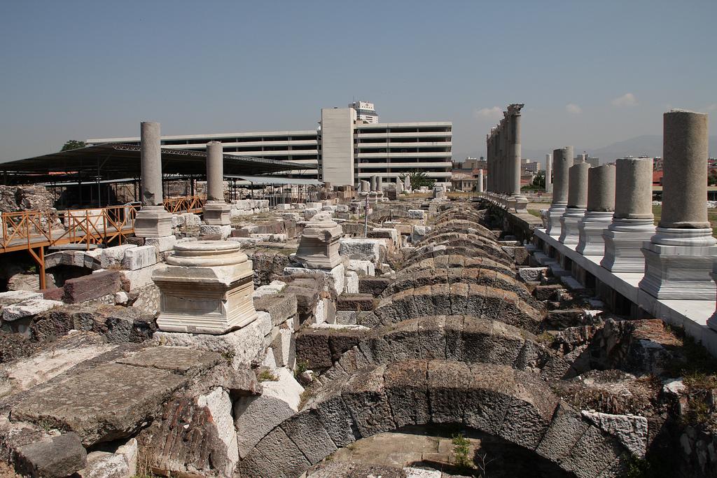 agora-ruins-izmir_1654975_l.jpg