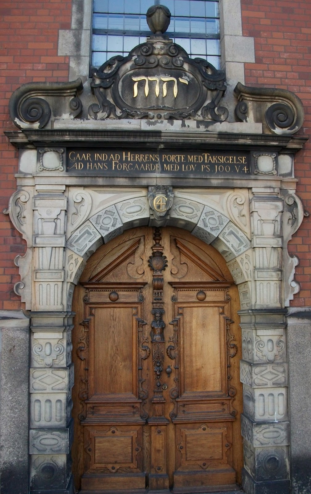 Copenhagen Holmens Church tetragrammaton.JPG