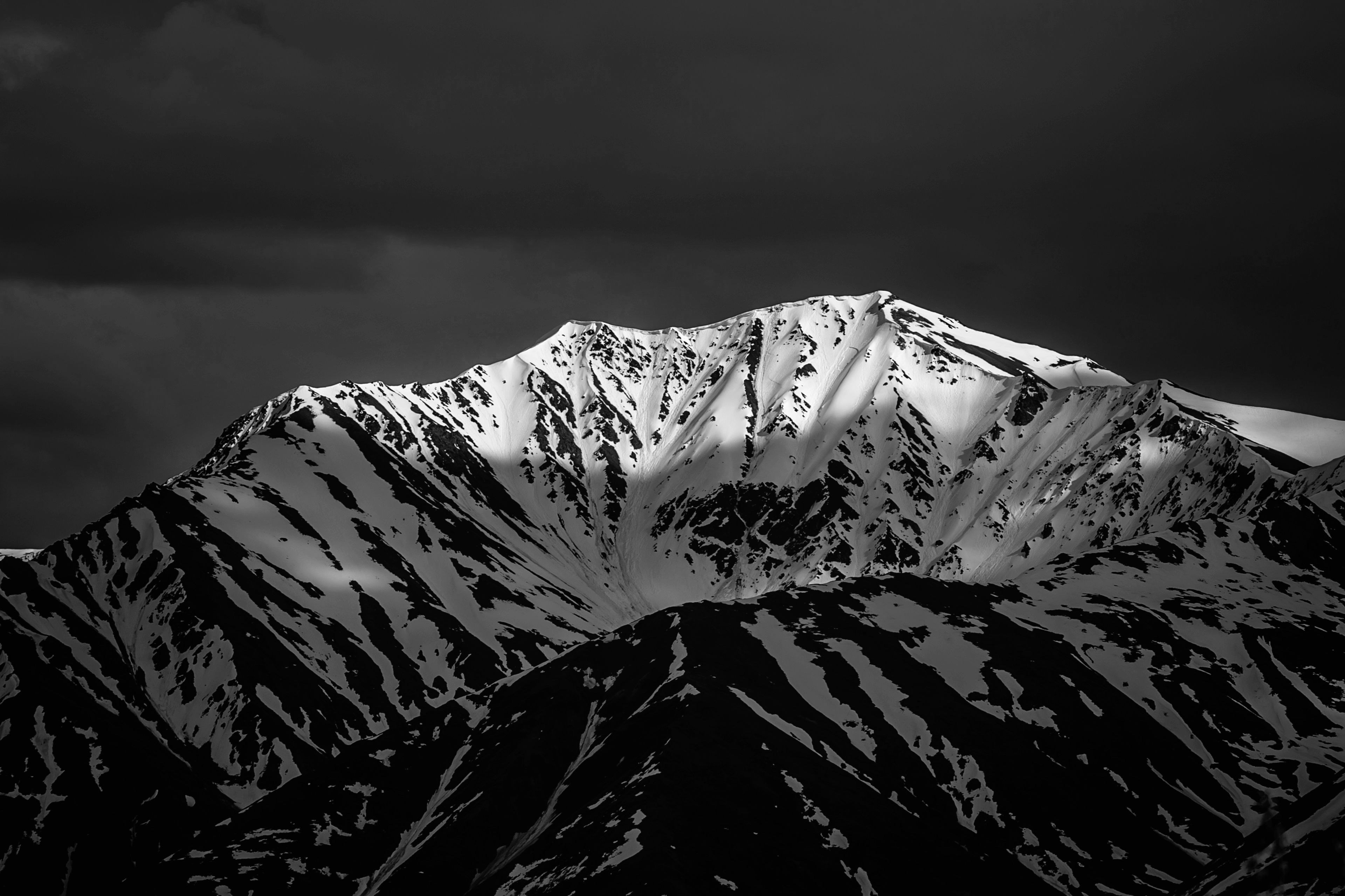 MountainRidgeAK_2017-1bw.jpg