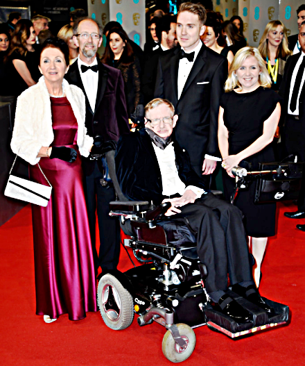 Stephen-Hawking-with-wife-sons-and-daughter.png