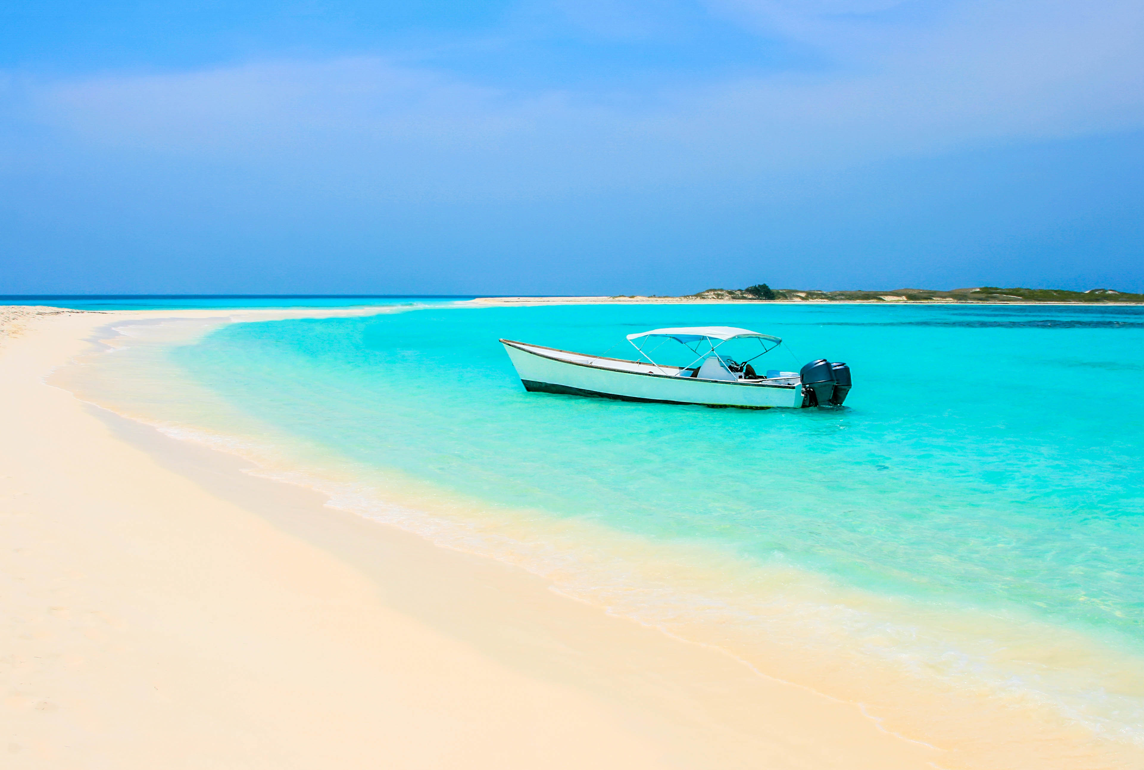 Cayo-de-Agua-Venezuela-iStock_000023067612_Large.jpg