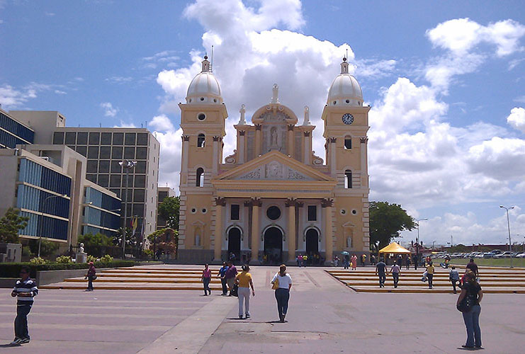 sitios-historicos-de-Venezuela-Basilica-Chiquinquira-1.jpg