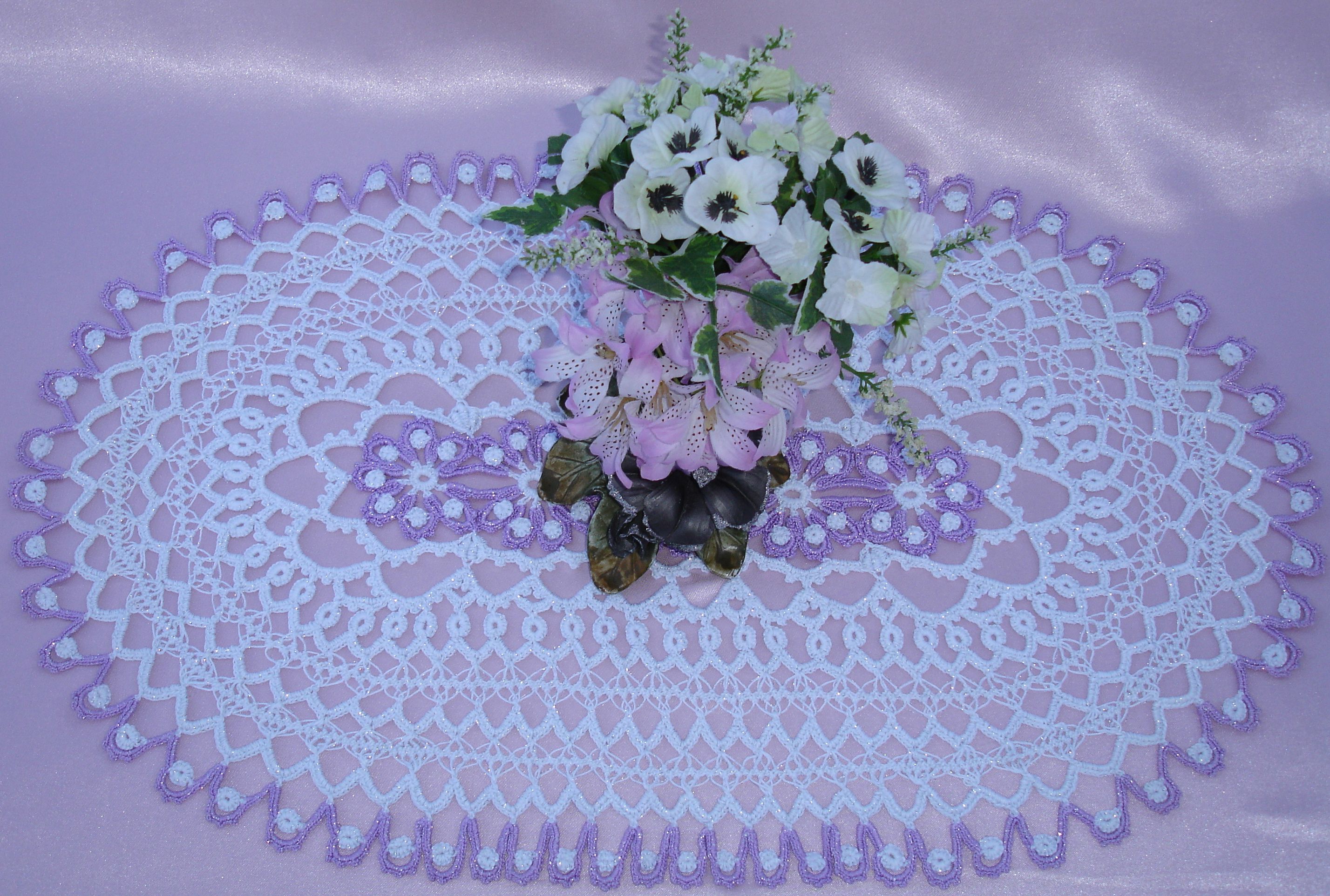 Hairpin Lace oval doily.JPG