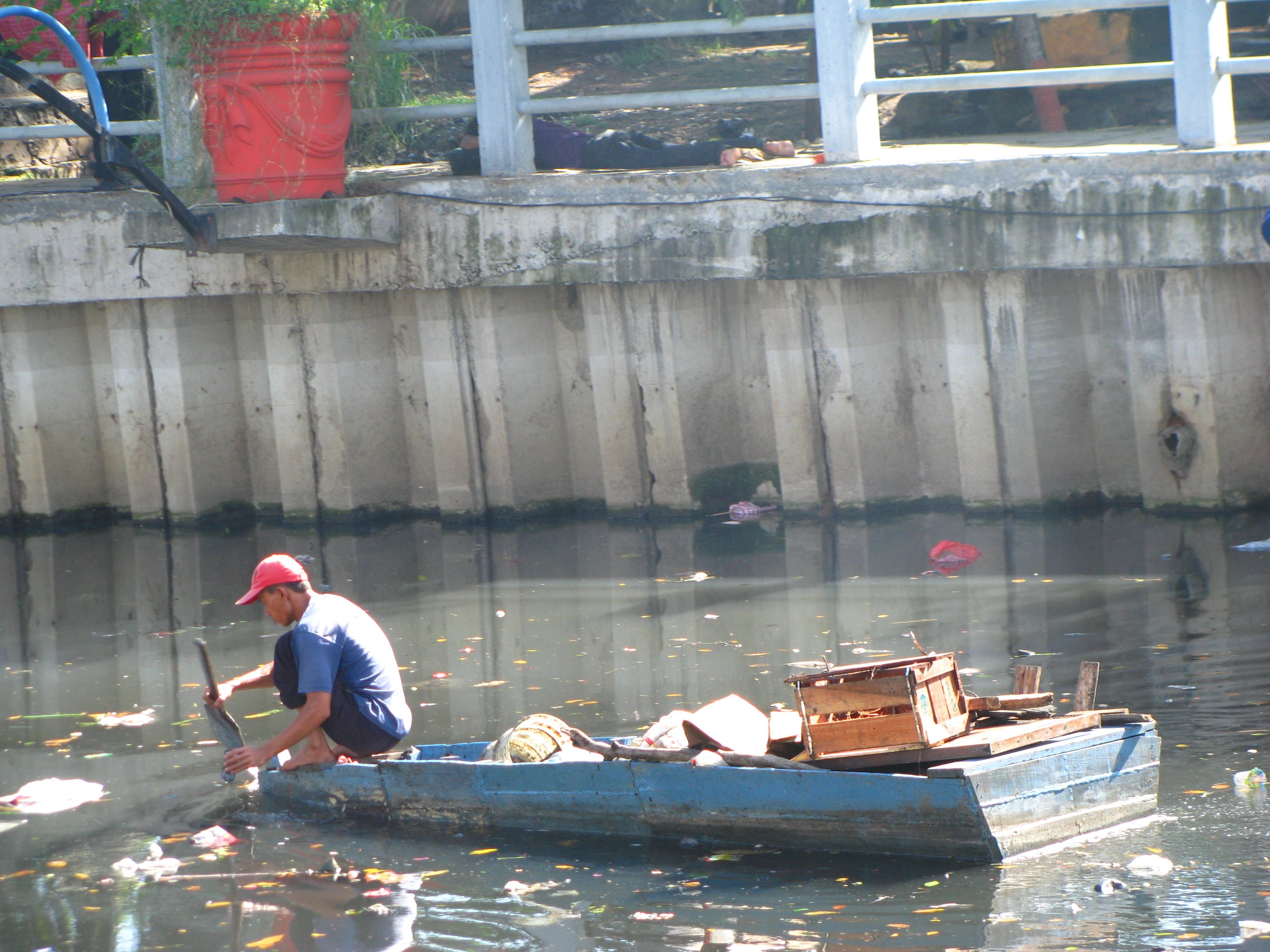 ACI Citra Rahman Perahu Sampah.jpg