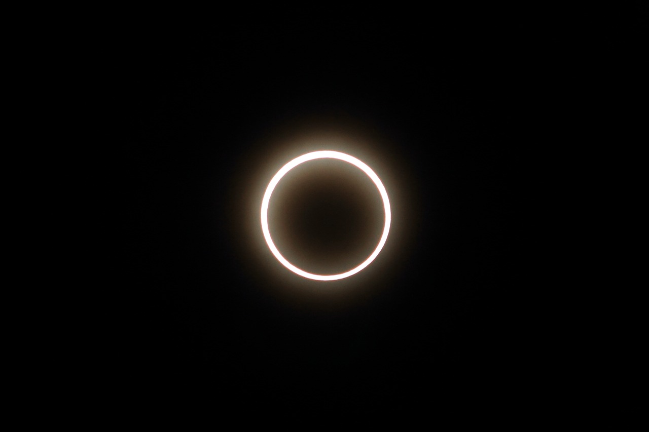annular-solar-eclipse-2003461_1280.jpg