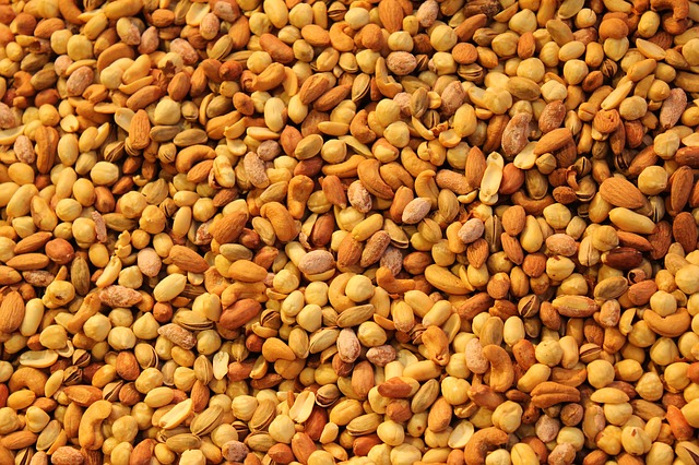nuts-768243_640.jpg