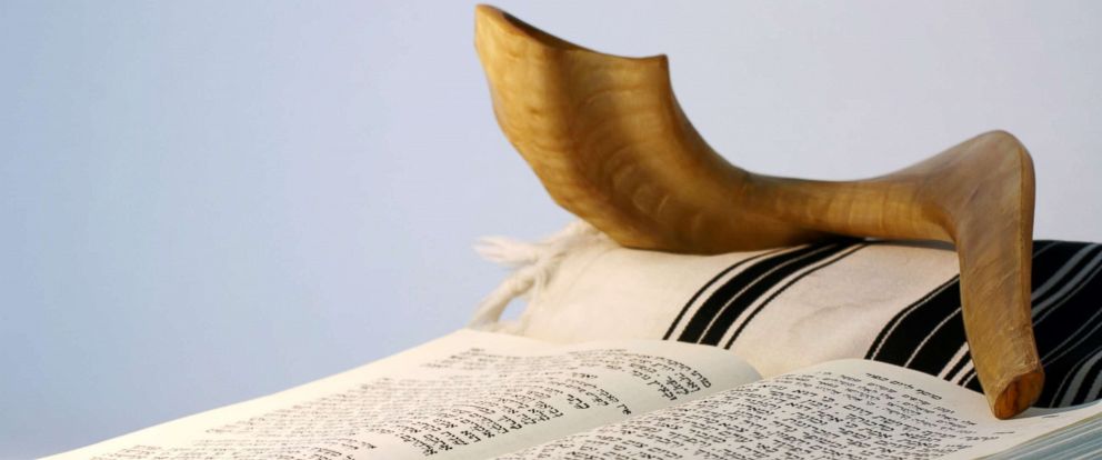 yom-kippur-shofar-prayer-book-gty-jef-170929_12x5_992.jpg