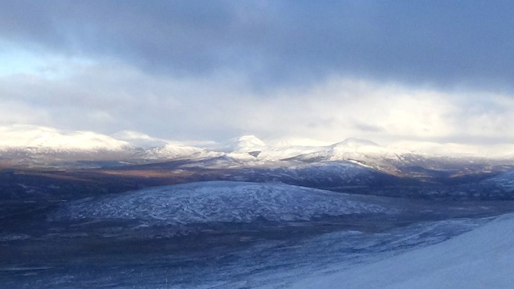 Snowy hill panorama.jpg