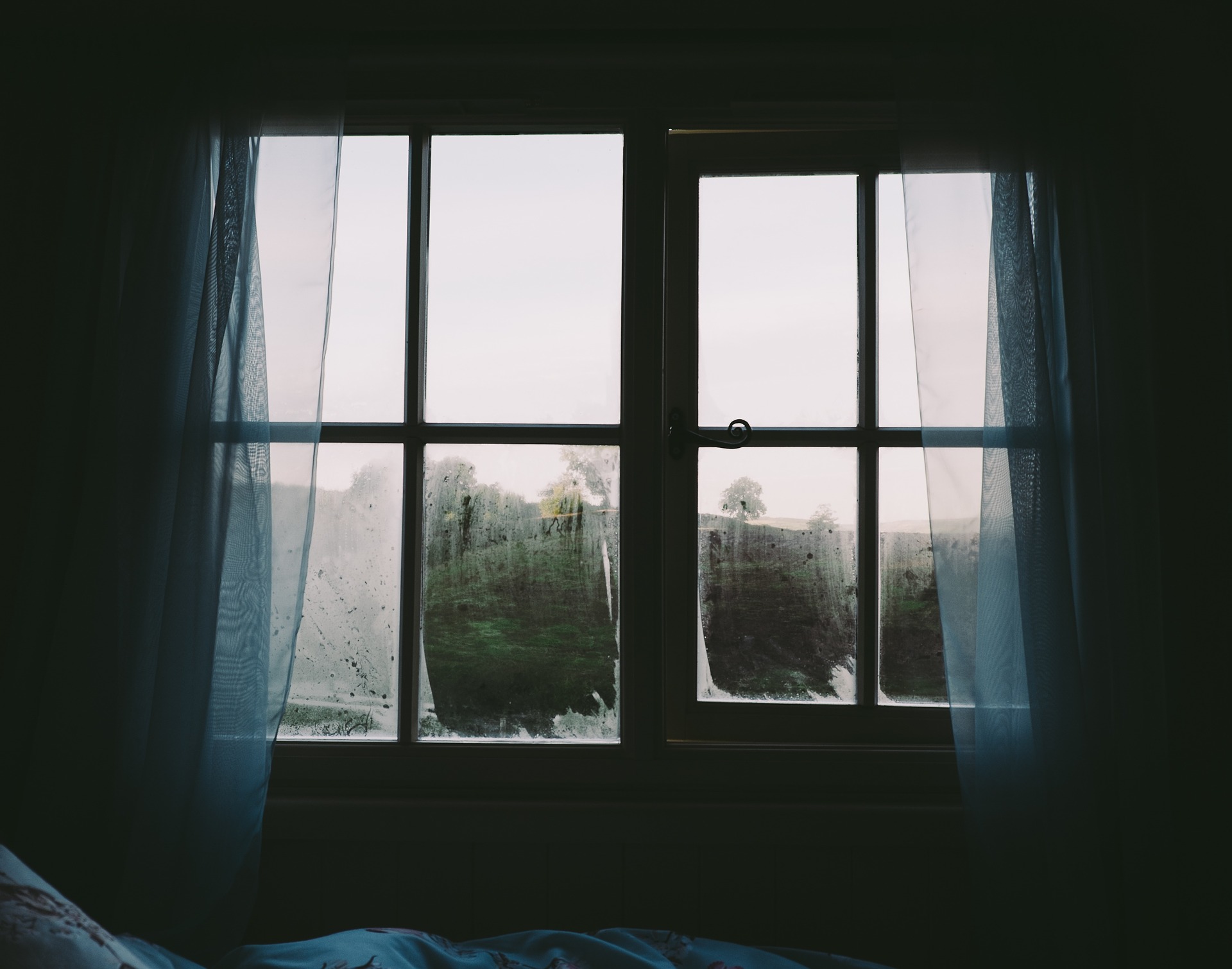 https://pixabay.com/en/bedroom-window-curtains-dark-2619266/ 