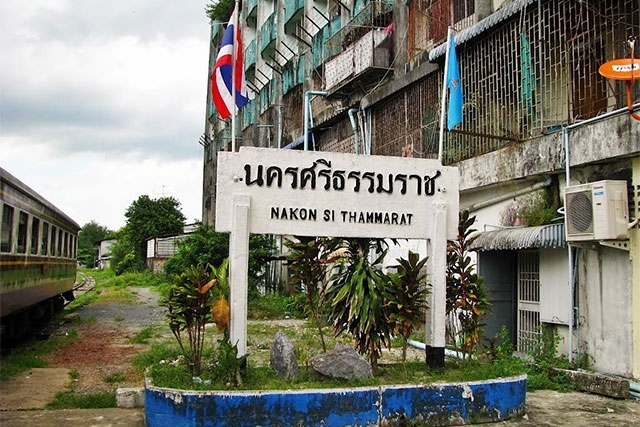 Nakhon sign.jpg