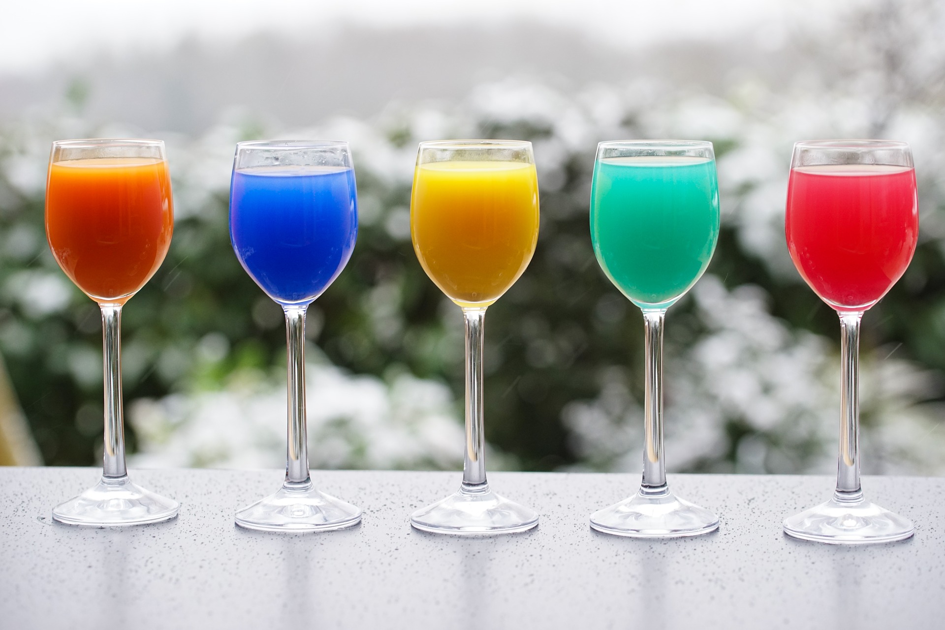 colorful-drinks-3252160_1920.jpg