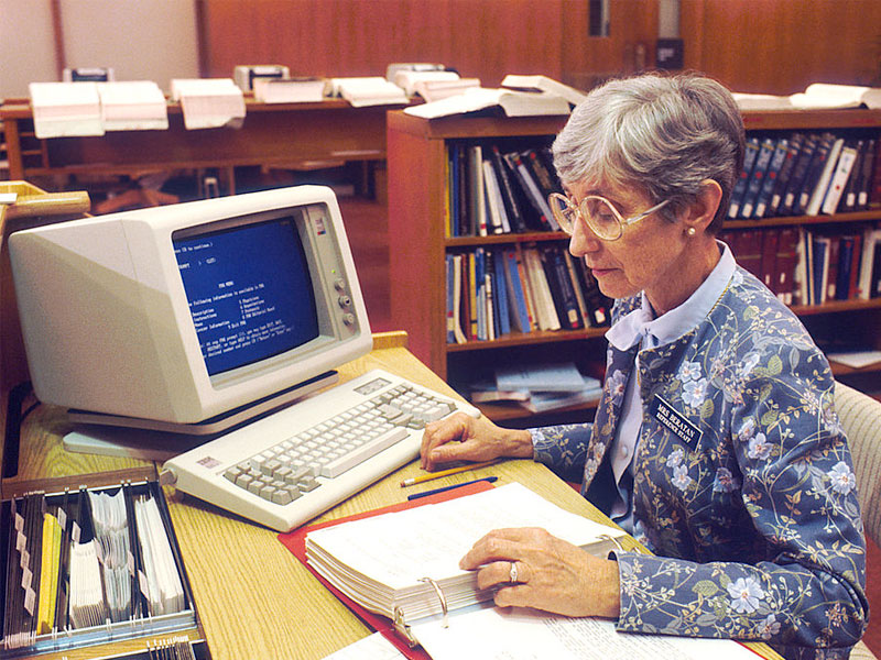 librarian.computer[Bill.Branson.Public.Domain].jpg