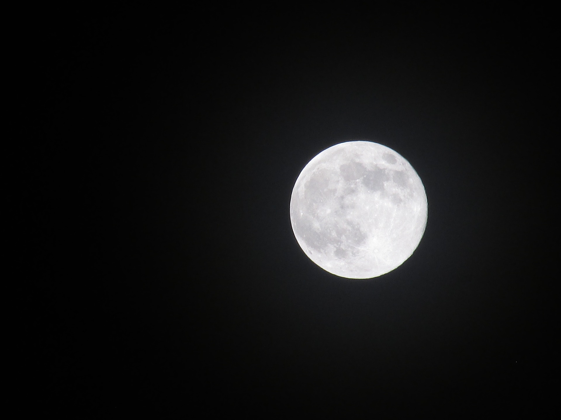 full-moon-729411_1920.jpg